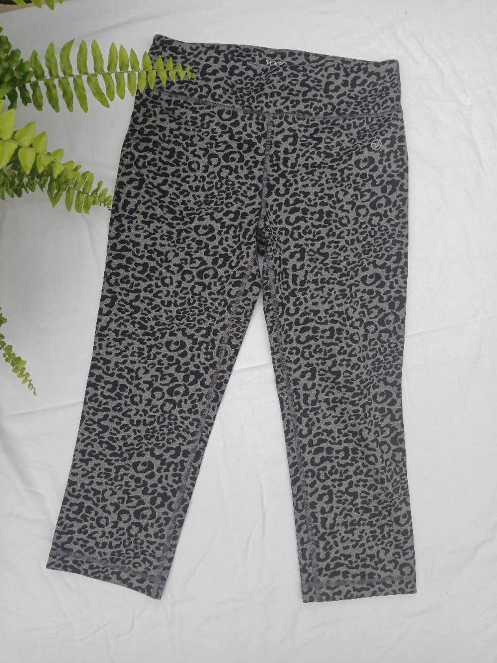 VOGO Athletica Gray Leopard Print Athletic Leggings